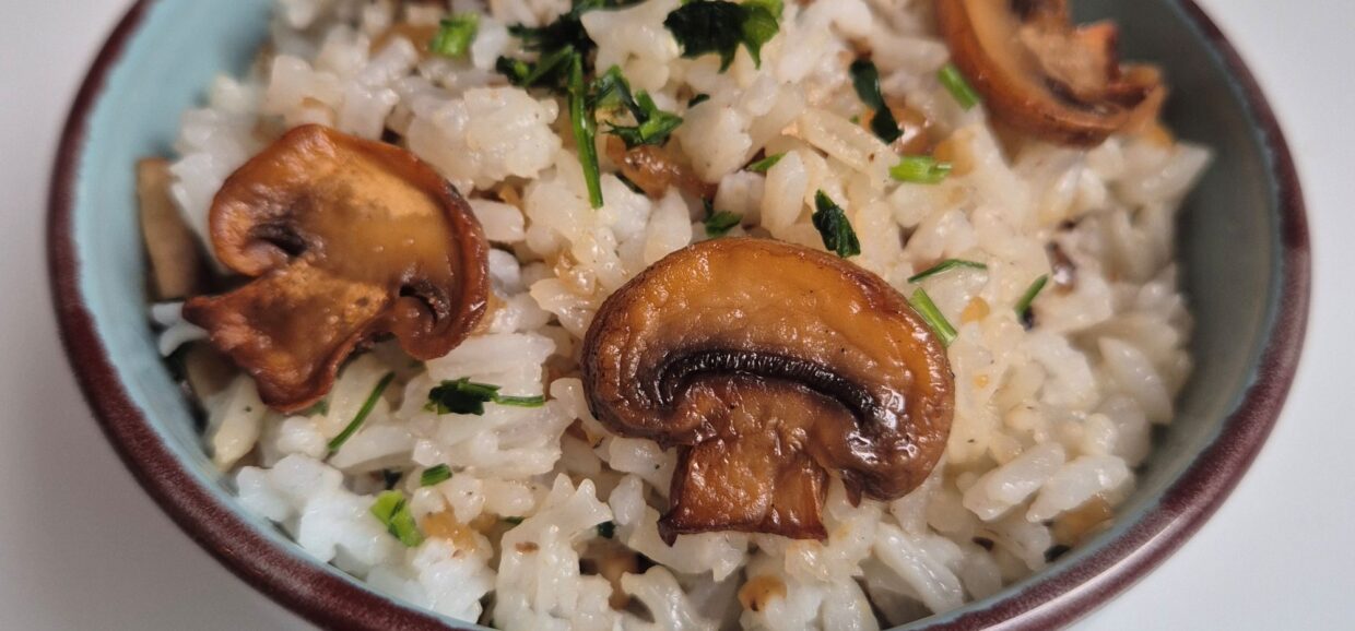 Gombás rizs hagymával