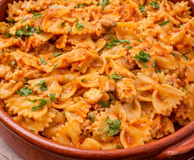 Paradicsomos csirkés farfelle