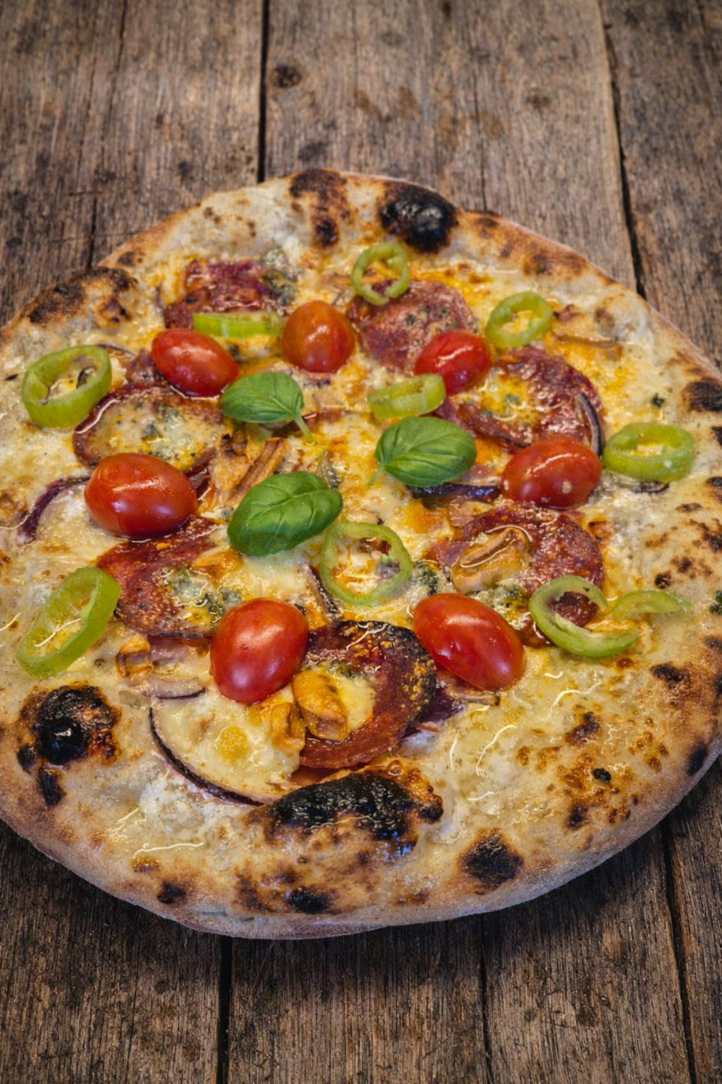 Olasz szalámis pizza tejfölös alappal