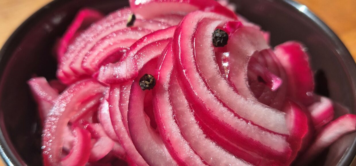 Savanyított lilahagyma