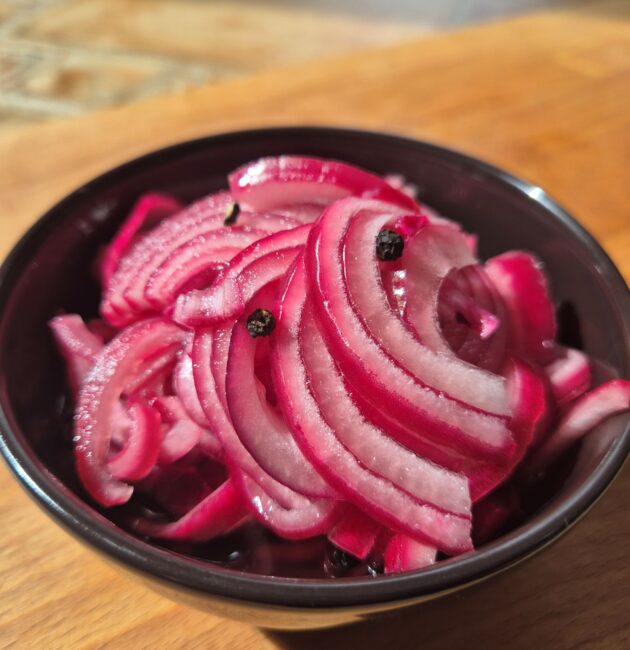 Savanyított lilahagyma