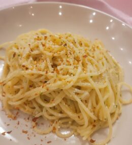 Aglio e olio Spaghetti (Garlic and Olive Oil Pasta)