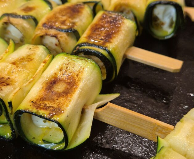 Cukkini tekercs feta sajttal