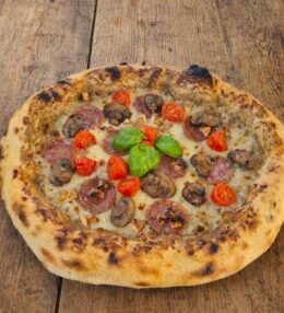 Mennyei Gombás gourmet pizza, szarvasgombás szalámival