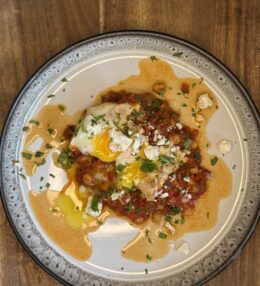 Easy Shakshuka Recipe: 1 Secret for Perfect Runny Eggs and Spicy Sauce