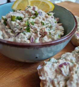 Spicy Tuna Spread: A 5-Minute Gourmet Brunch Recipe