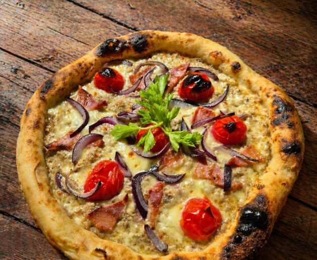 Kolozsvári szalonnás pizza