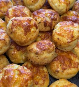 Tökéletes, omlós túrós pogácsa recept