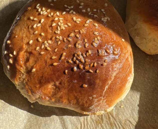 Tejes szezámmagos burger buci recept