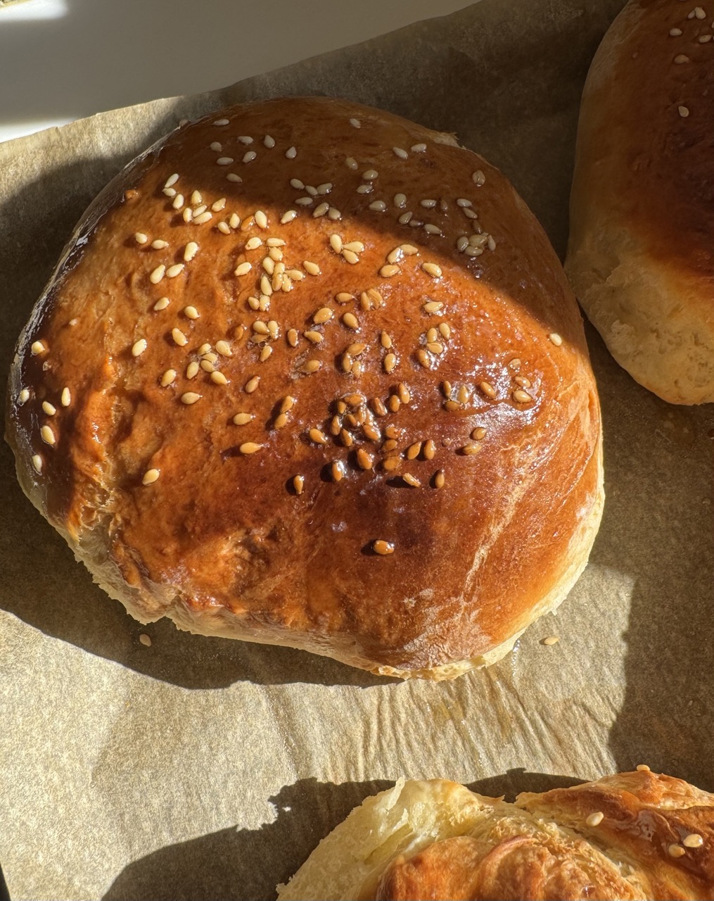 Tejes szezámmagos burger buci recept