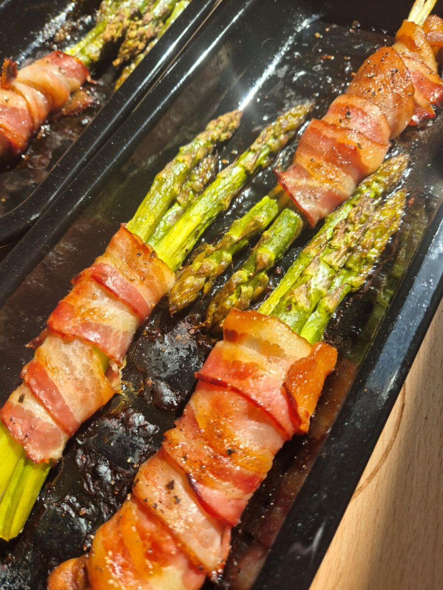 Baconbe tekert spárga