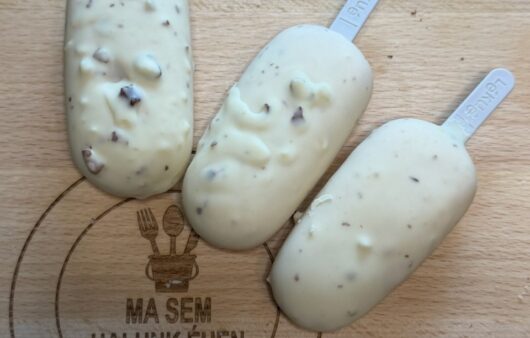 Strawberry Greek Yogurt Popsicles