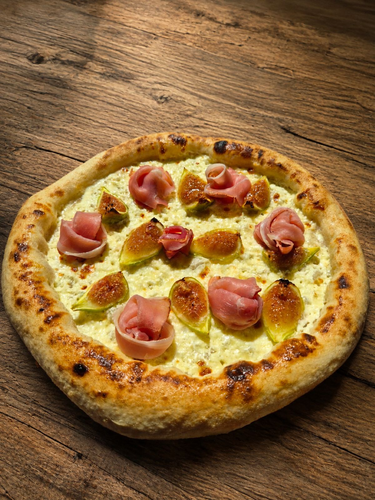 fügés pizza feketeerdei sonkával