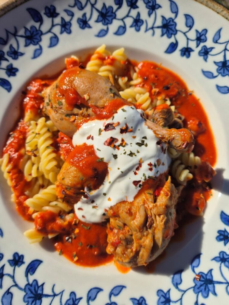 Lecsós csirkecomb tésztával a házias recept